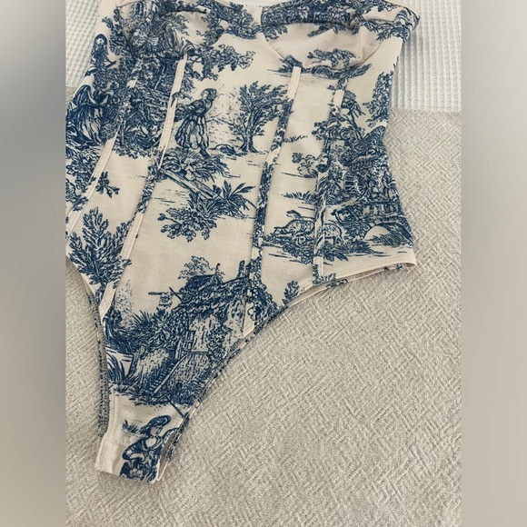 Womens CIDER bodysuit. Blue French style print. Size SMALL. Snap closure. - Picture 6 of 10